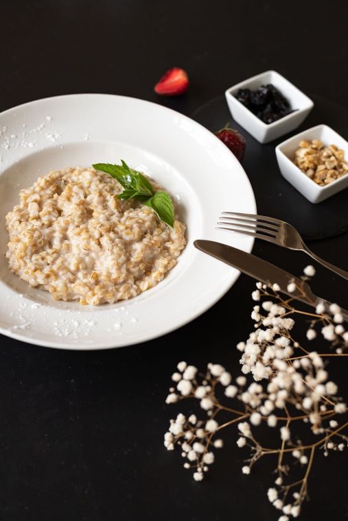 Каша овсяная с черносливом и грецким орехом